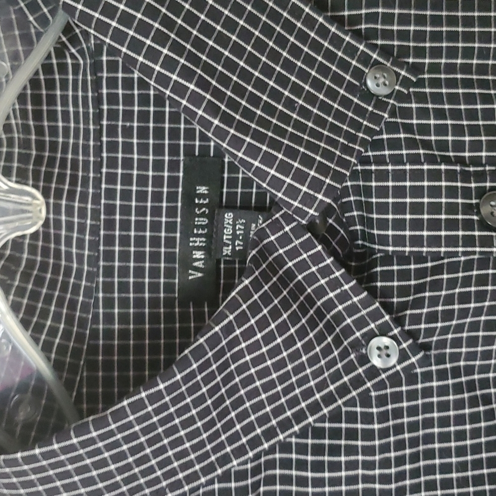 VanHuesen black and white shirt - Picture 3 of 7